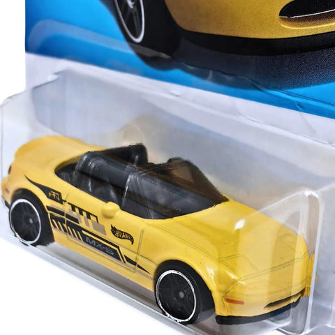 Hot Wheels 1:64 Scale 1991 Mazda MX-5 Miata - The Write Stuff