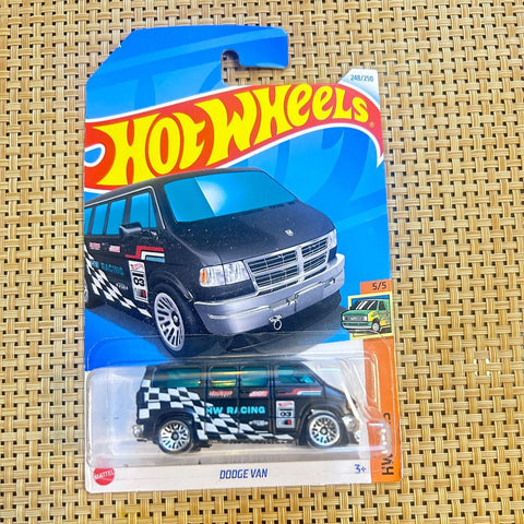 HOT Wheels Q-Case Dodge Van