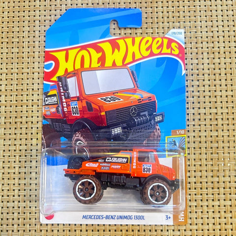 HOT Wheels Q-Case Mercedes-Benz Unimog 1300L